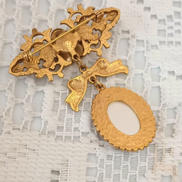 Vintage Flower Cameo Bow Pin Bouquet Pearl Oval Gold Tone Drop Statement Brooch - Picture 5 of 5
